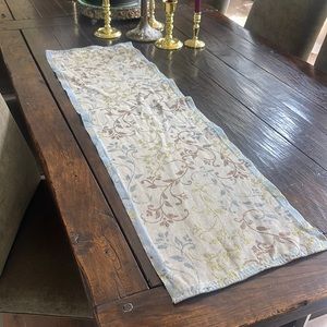 Ekelund table runner - vintage vine pattern